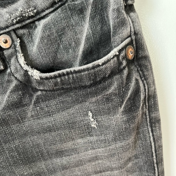 TRUE RELIGION JEANS - Joey Cut. Black Denim. Distressed Look. Size 29 - Picture 5 of 10